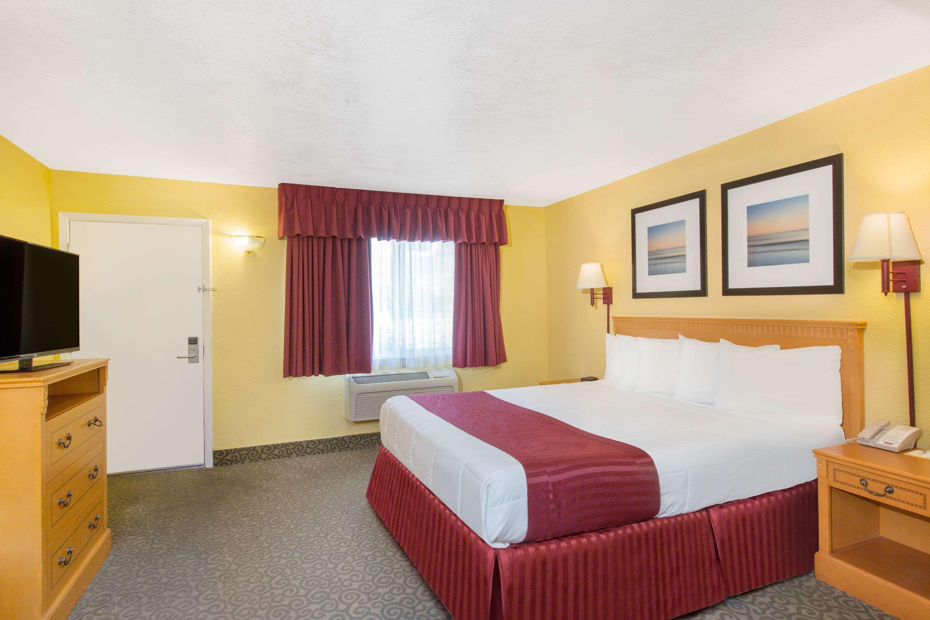Days Inn By Wyndham Redwood City Eksteriør bilde