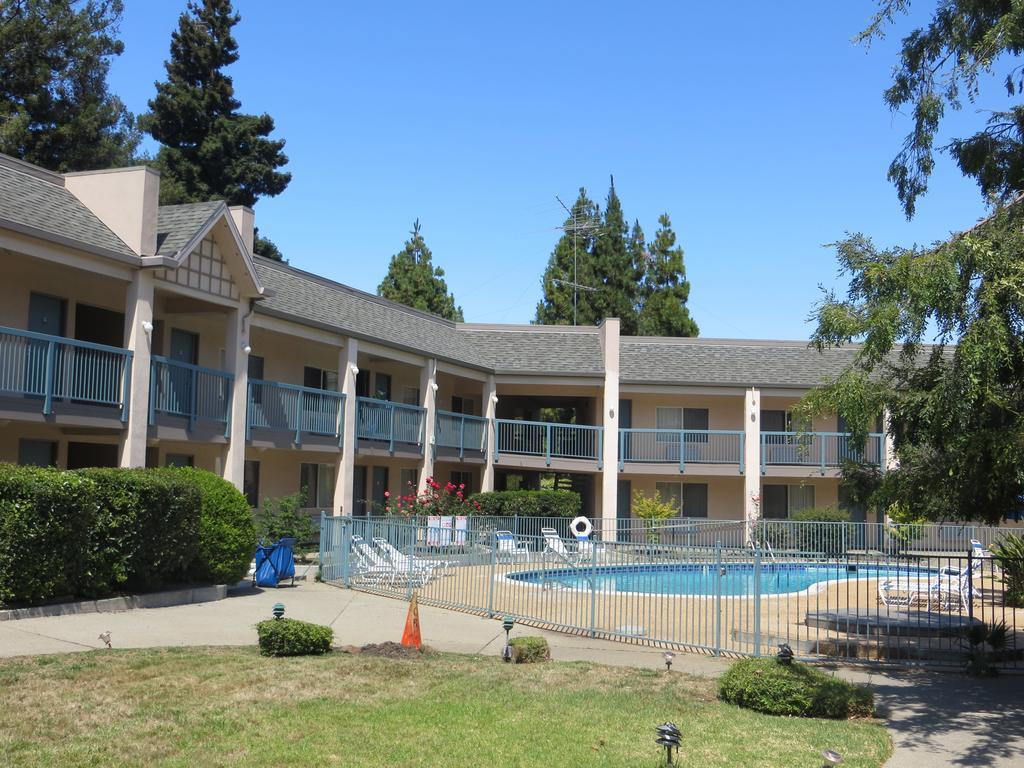 Days Inn By Wyndham Redwood City Eksteriør bilde